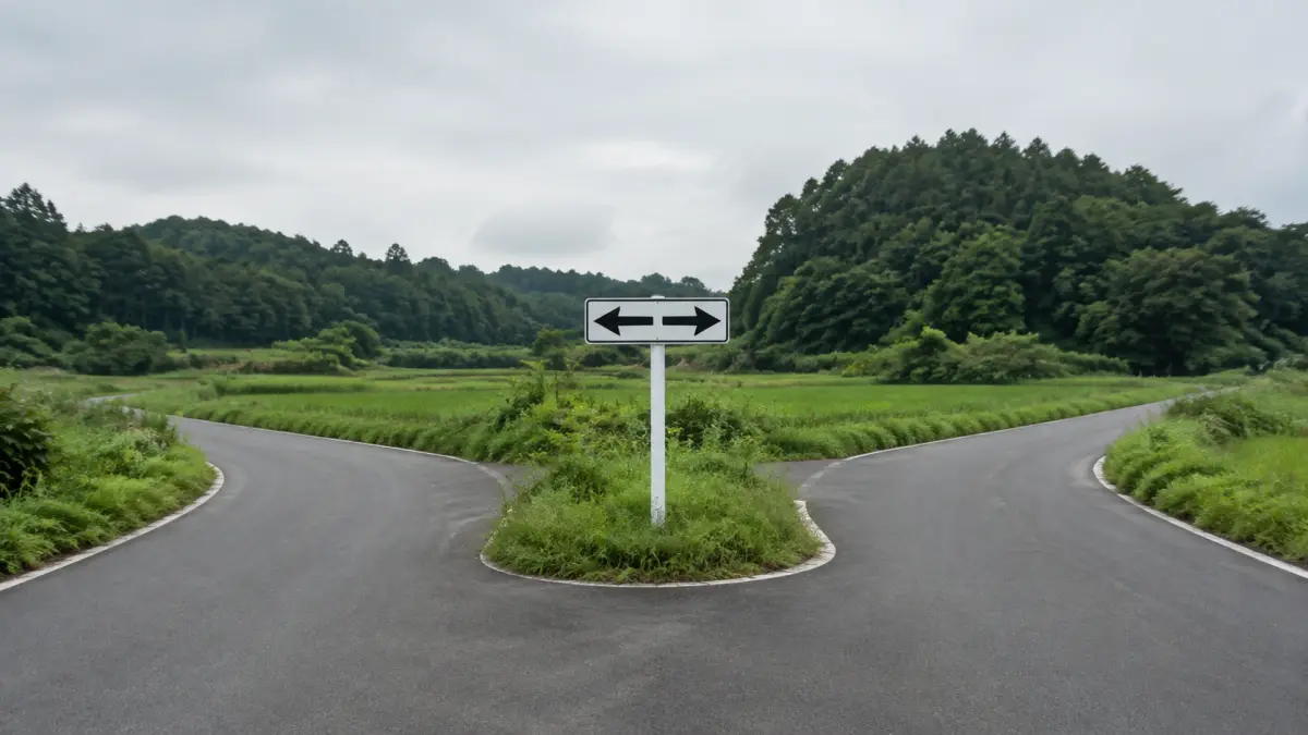 二方向に分かれる道の標識