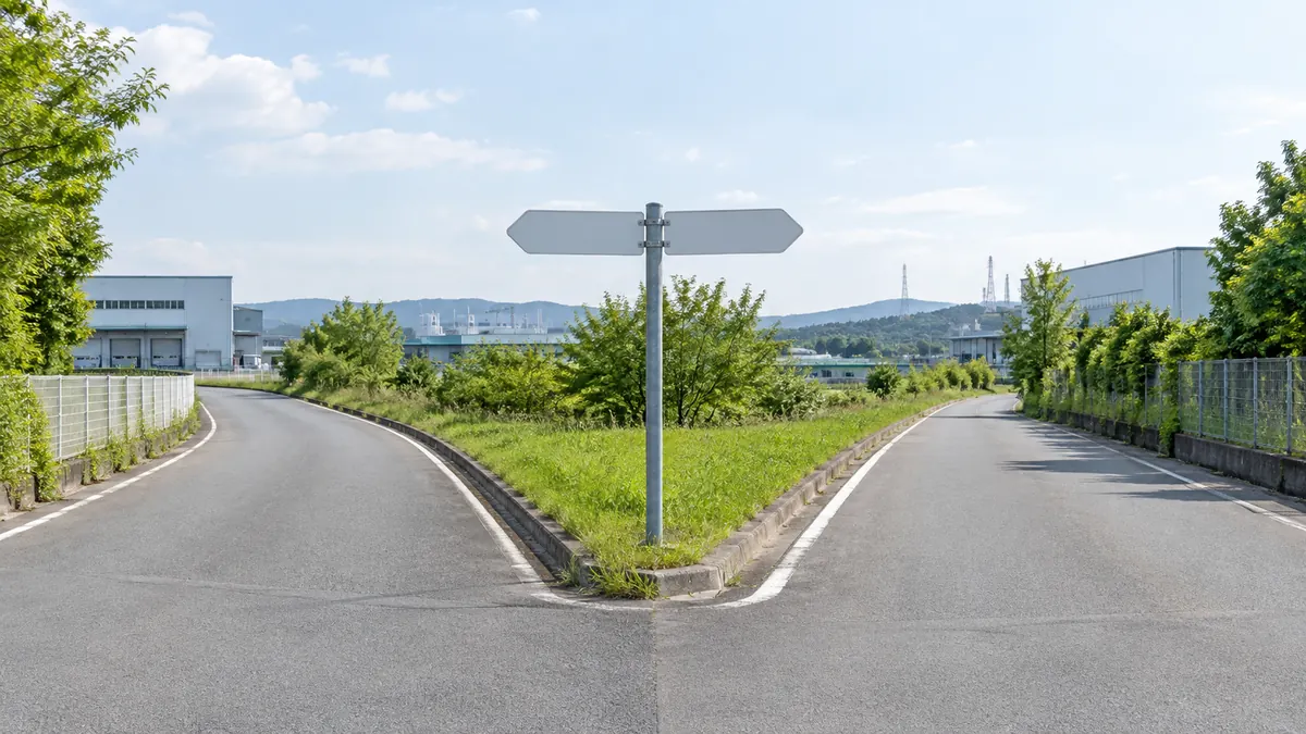 分かれ道の標識のイメージ